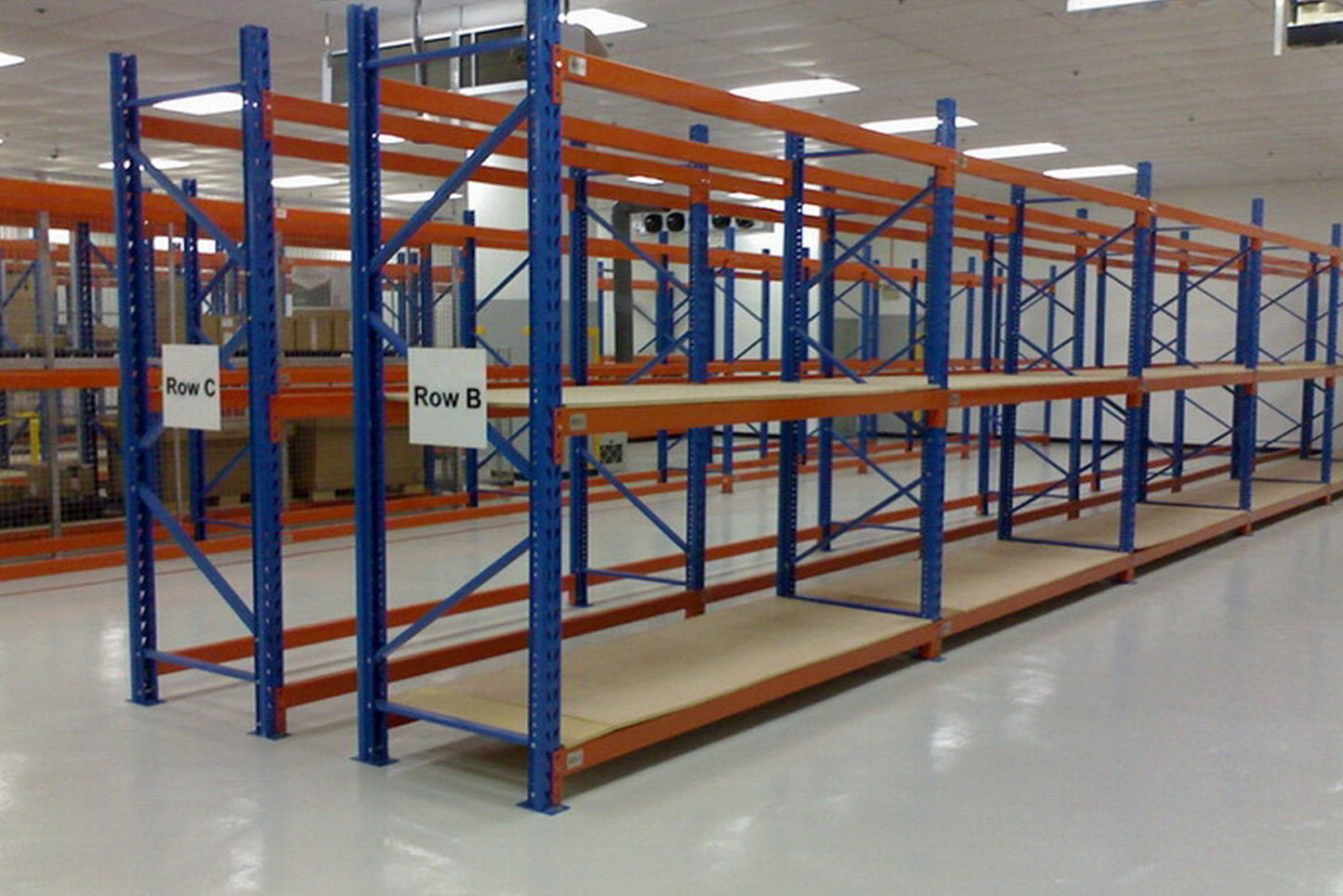 Lightweight laminated shelves