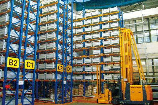 Adjustable Narrow Aisle Pallet Racking - Ideal for High-Turnover Goods in Logistics Centers