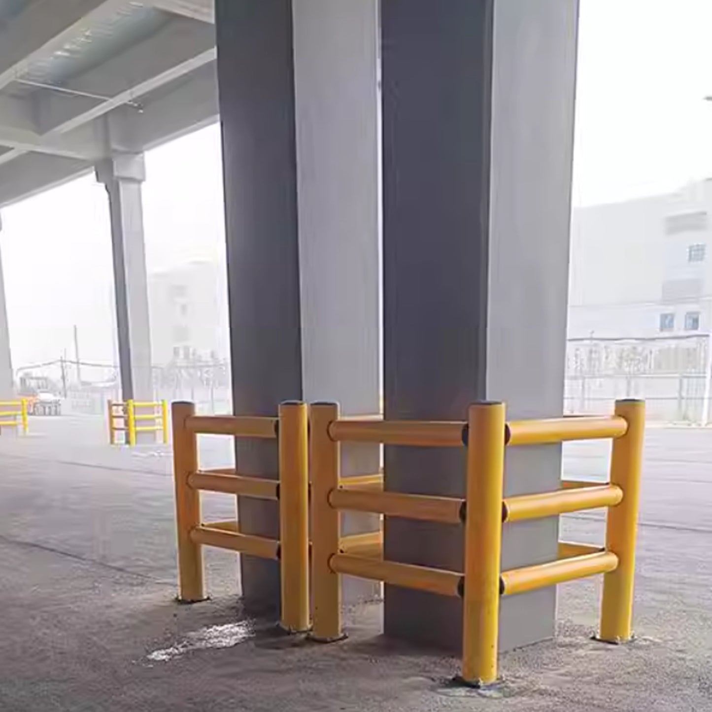 Flexible crash barrier