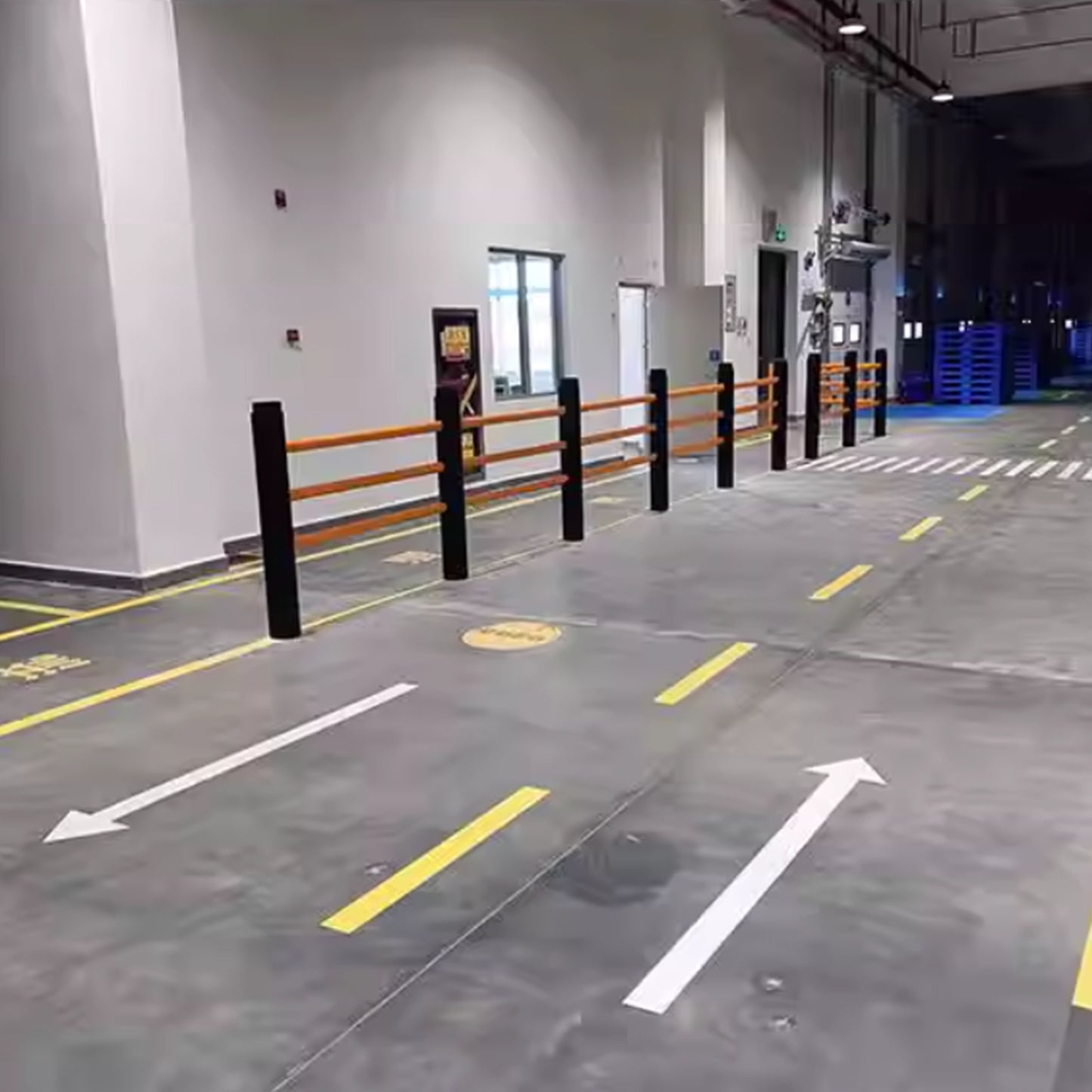 Flexible crash barrier