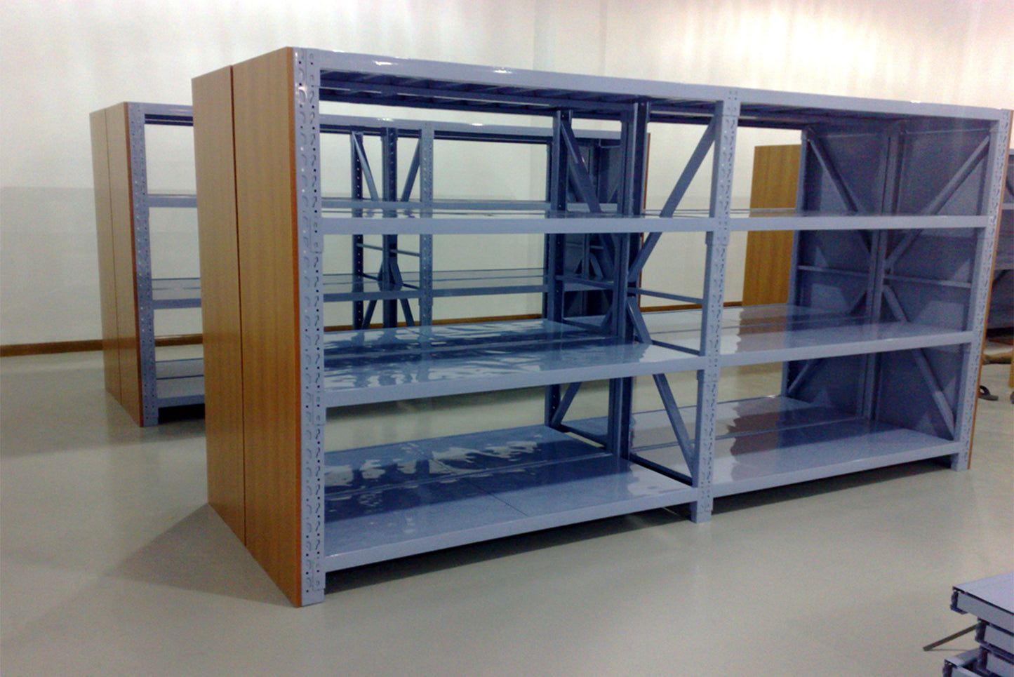 Lightweight laminated shelves