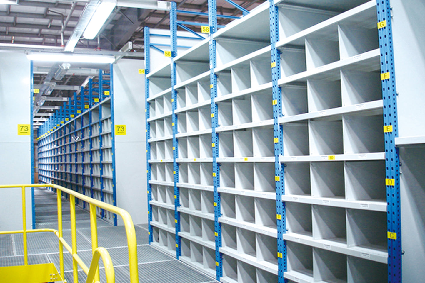 Hot selling shelf attic style shelf
