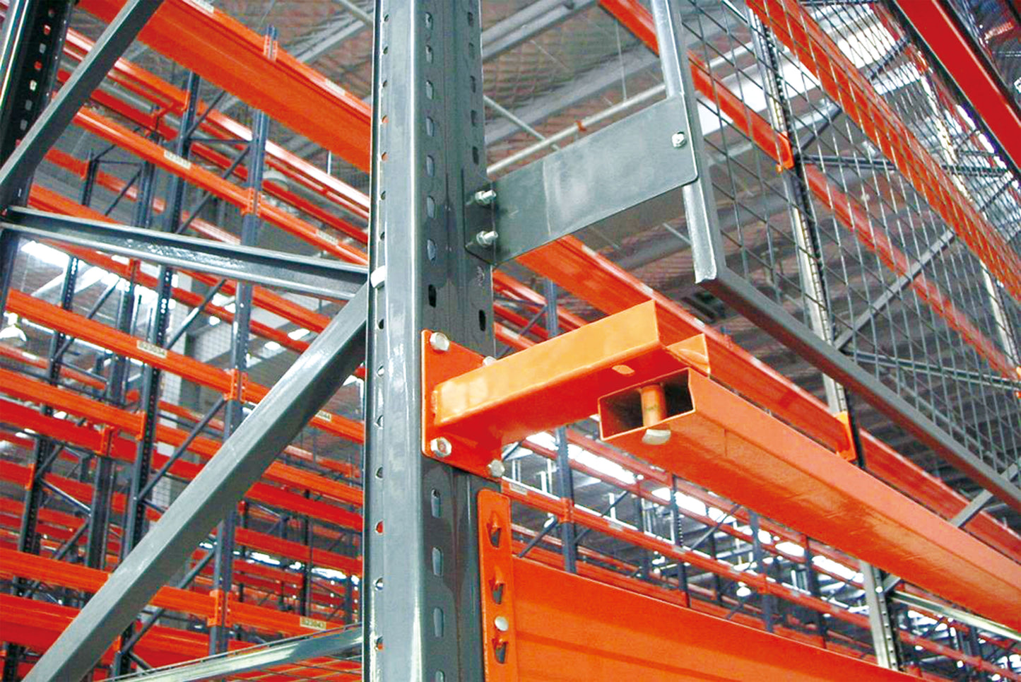 Durable Steel Narrow Aisle Racking Systems - Space-Saving Solution for Industrial Storage