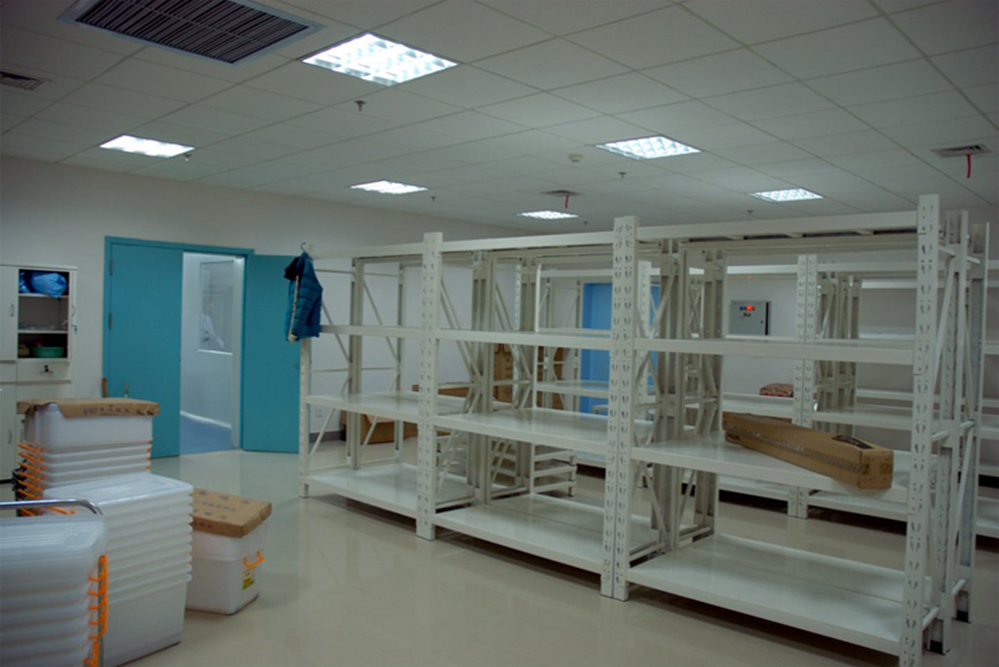 Lightweight laminated shelves