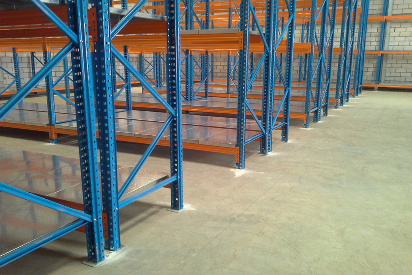 Steel Drive-In Pallet Racks - FIFO/FILO Optional, Fit for Food, Beverage & Manufacturing