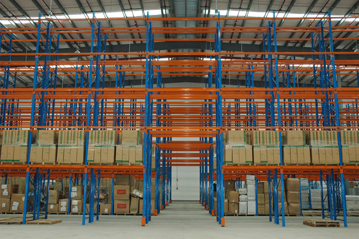 Steel Drive-In Pallet Racks - FIFO/FILO Optional, Fit for Food, Beverage & Manufacturing